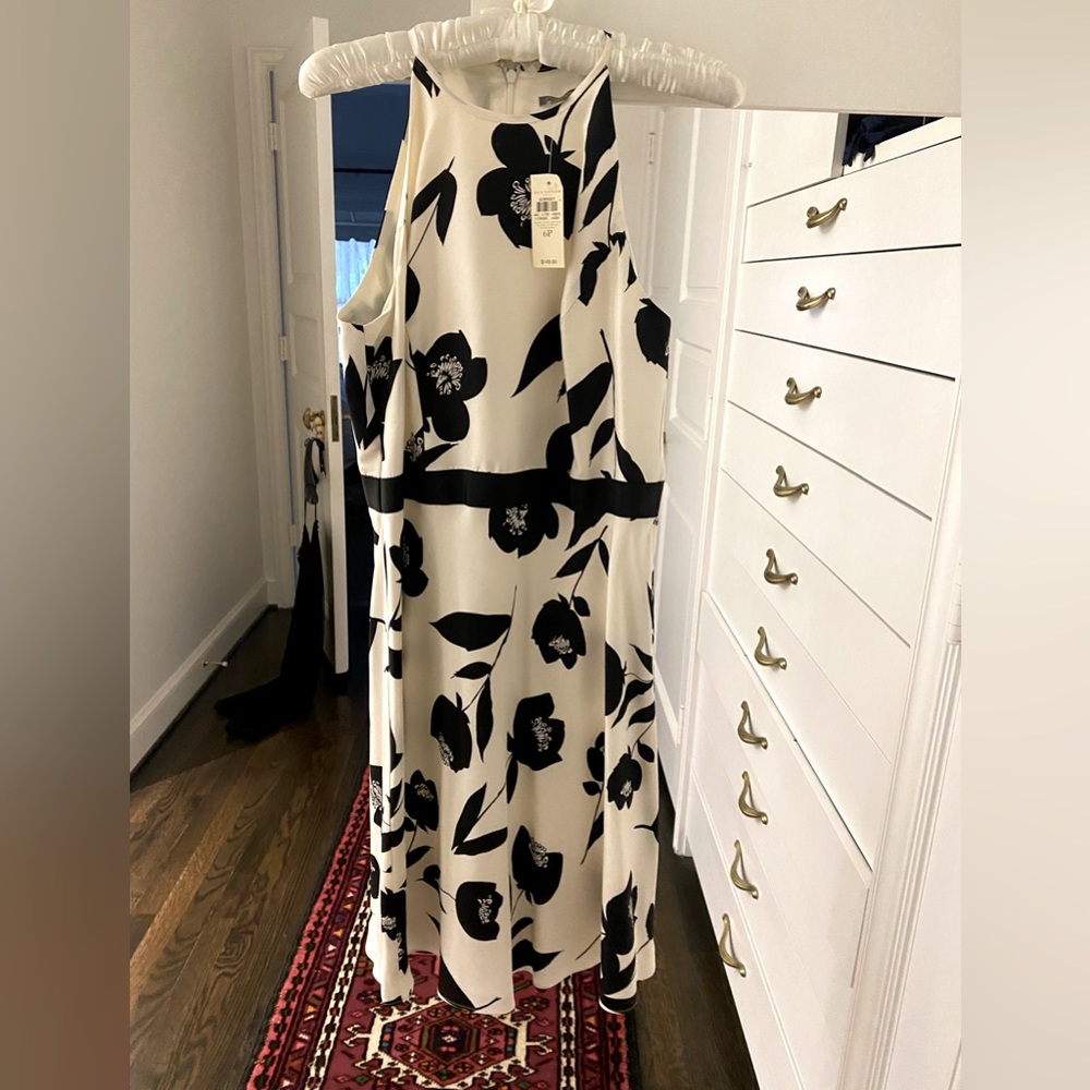 Beautiful Ann Taylor dress white with black flowers size 6 petite New with tags.